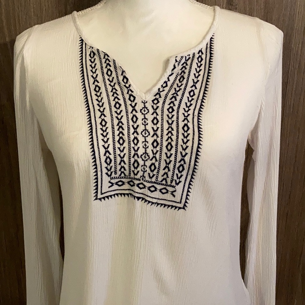 Aeropostale Long Sleeve Tribal Front - Picture 2 of 4